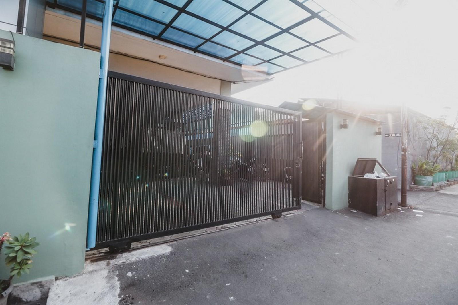 Reddoorz Plus Near Semanggi Jakarta Luaran gambar