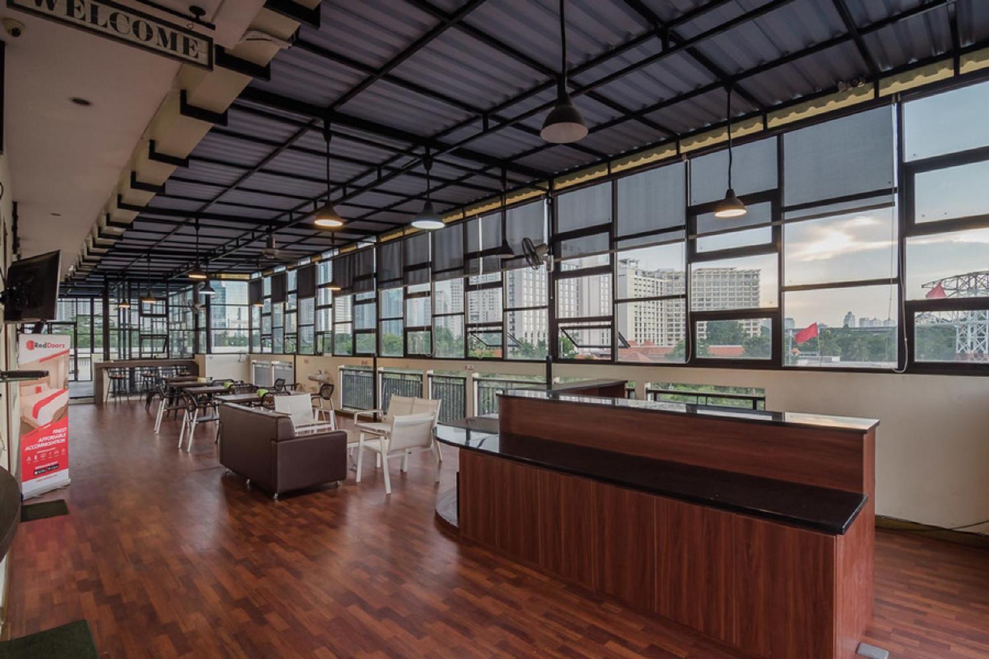 Reddoorz Plus Near Semanggi Jakarta Luaran gambar